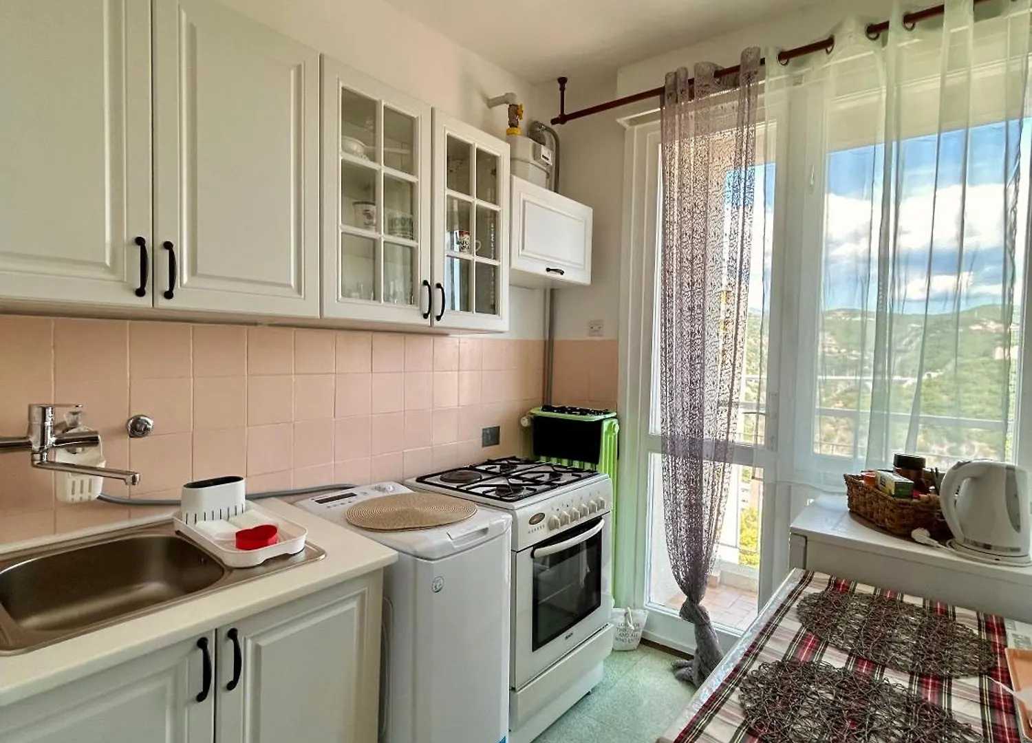 Bright And Charming Studio Apartment 리예카 0*,  크로아티아